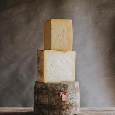 Quicke's Mature Clothbound Cheddar