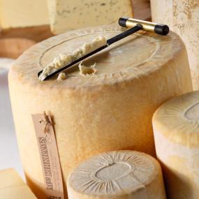 Lancashire Kirkhams cheese